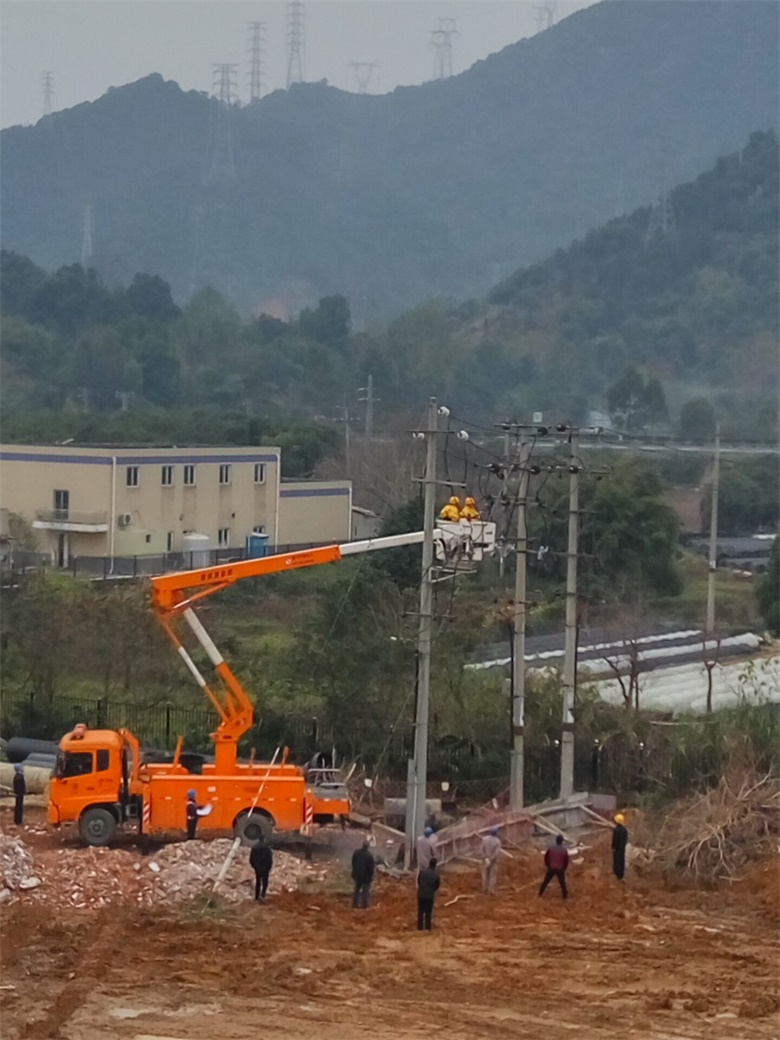 遷改高壓電桿拉線為提標改造工程施工讓道.jpg